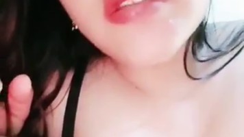 Nana Mendesah Enak Diomekin Jari dari bawah