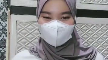 Host Cantik Jilbab Lepas Bra Mango